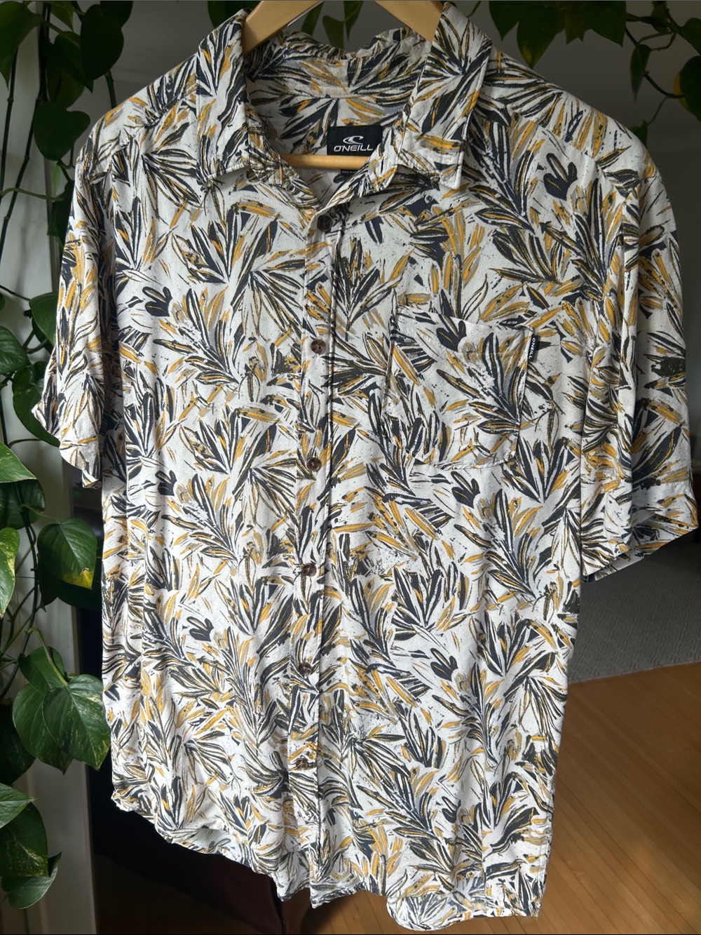 O'Neill Men’s Short Sleeve Hawaiian Botanical Surf Style Button Shirt